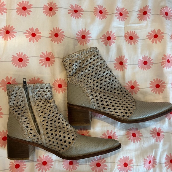 Free People In The Loop Boot - Picture 4 of 8